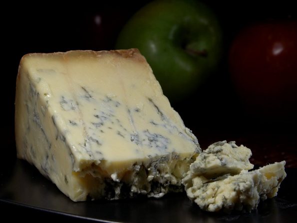 stilton blue cheese 3491 595x446 - [Wino i kuchnia] Wino i ser